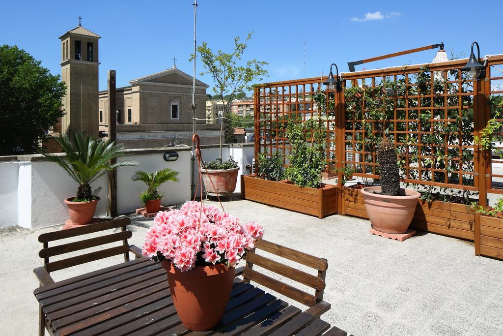 Appartamento Delle Grazie Rome Bagian luar foto